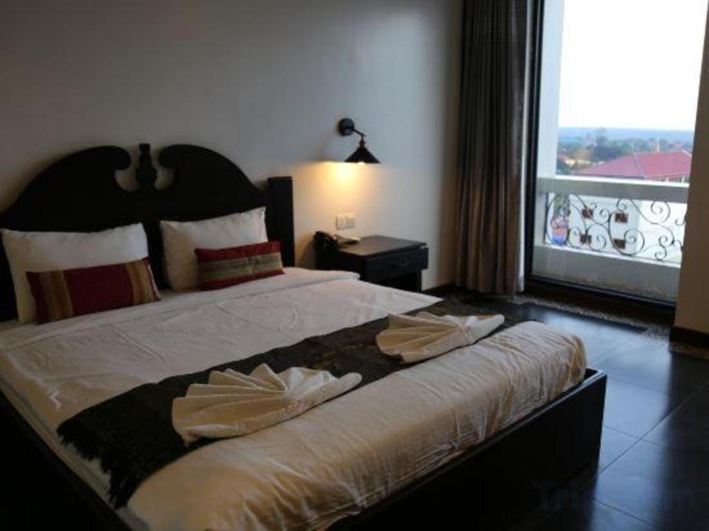 Yeak Loam Hotel Banlung Exterior photo