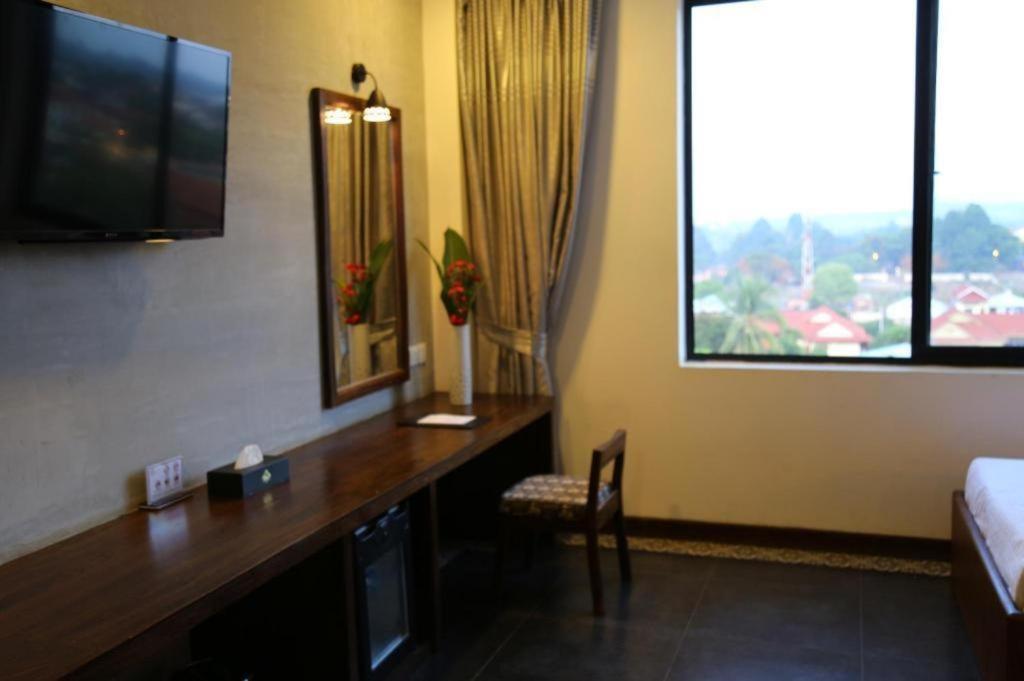 Yeak Loam Hotel Banlung Exterior photo