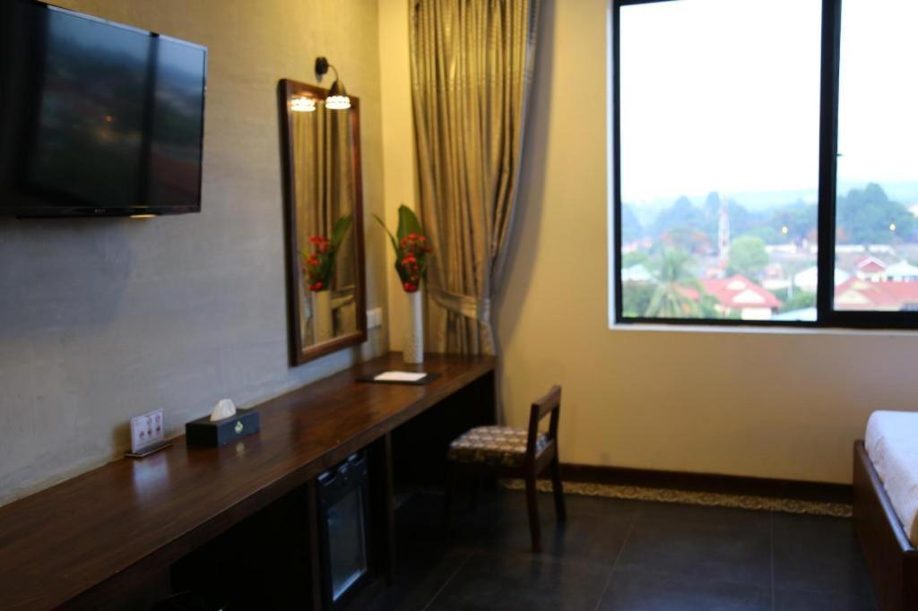Yeak Loam Hotel Banlung Exterior photo